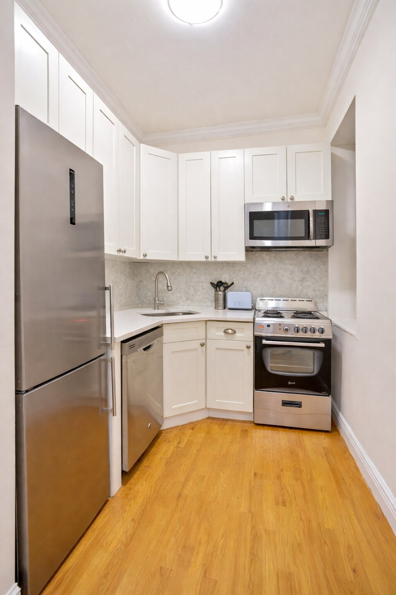 Building Photo - 550 W 110th St