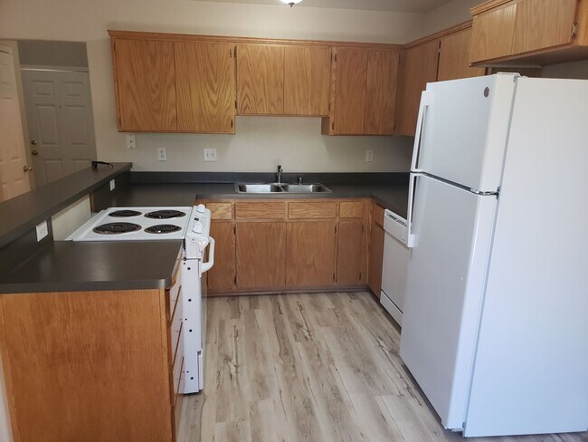 Building Photo - 579 Morgan Dr