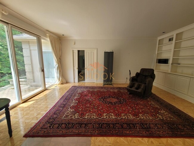 Building Photo - STUNNING LUXURY HOME - EVERYTHING YOU NEED - SHORT-TERM AND FURNISHED OPTIONS AVAILABLE