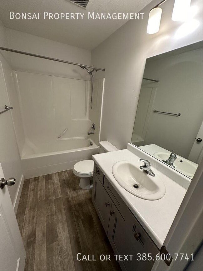 Building Photo - Beautiful Newer Construction Townhome in H...