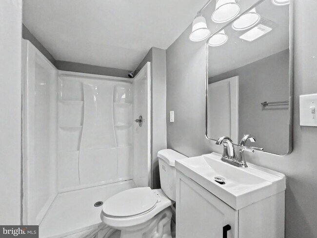 Building Photo - 5900 Hamilton Ave