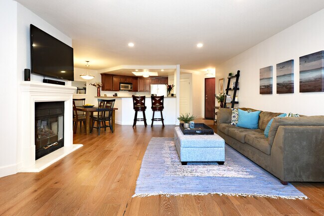 Building Photo - 1633 S Bentley Ave