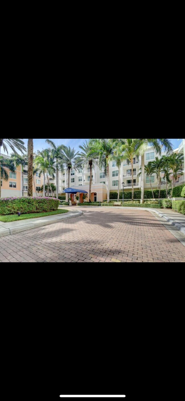 Building Photo - 802 W Windward Way