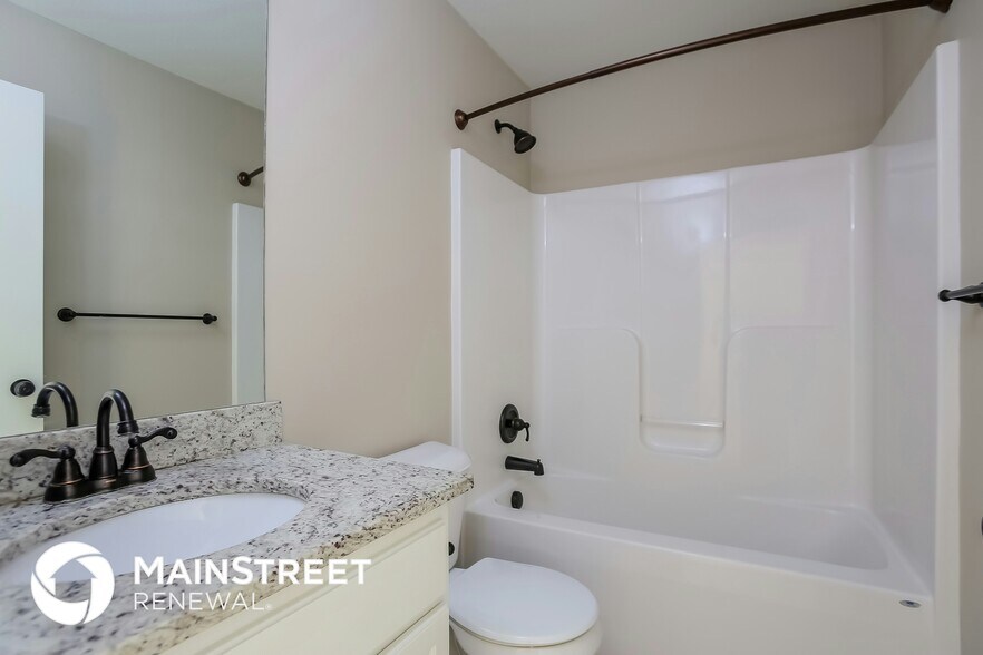 Building Photo - 1401 NW High View Dr