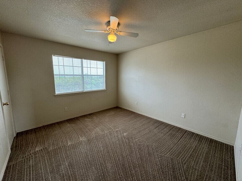 Building Photo - 1602 Aztec Trce