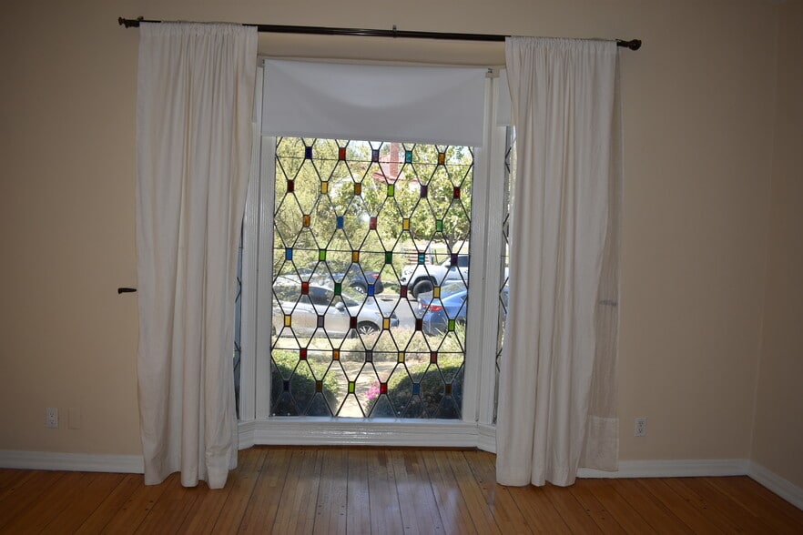 Stained glass window - 538 N Detroit St