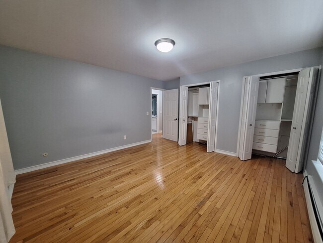 Building Photo - Charming Rochester Condo