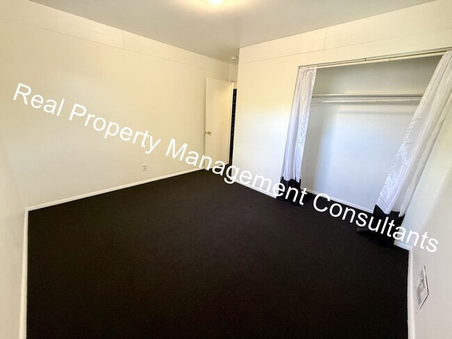 Building Photo - Charming 3-Bed Home with Fenced Yard & Garage