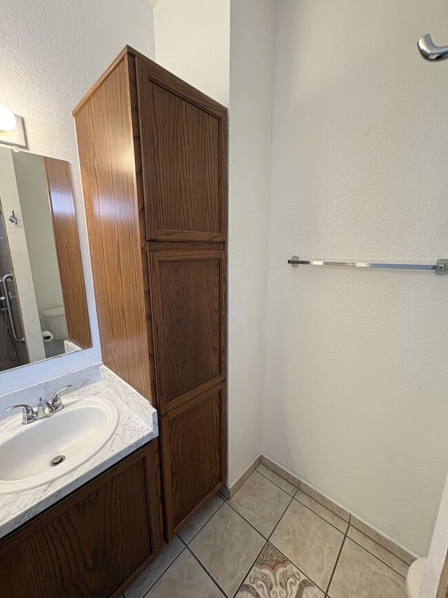 Building Photo - Rita Ranch Vail School District Single story home