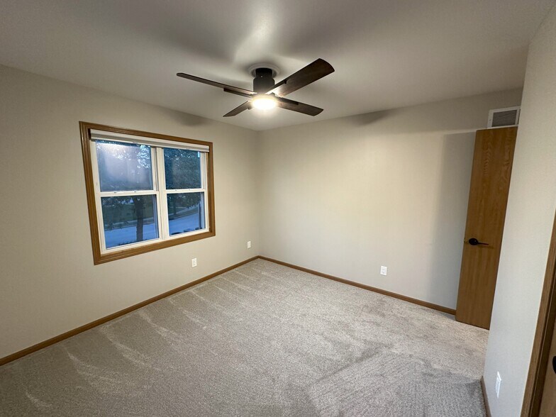 Building Photo - 2046 Cliff Alex Ct S