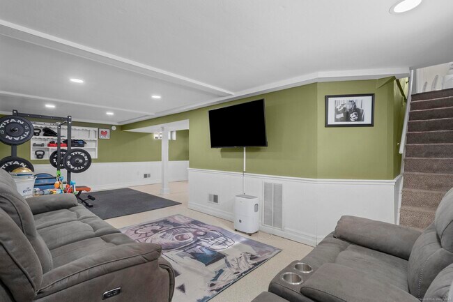 Building Photo - 27 Strathmore Rd