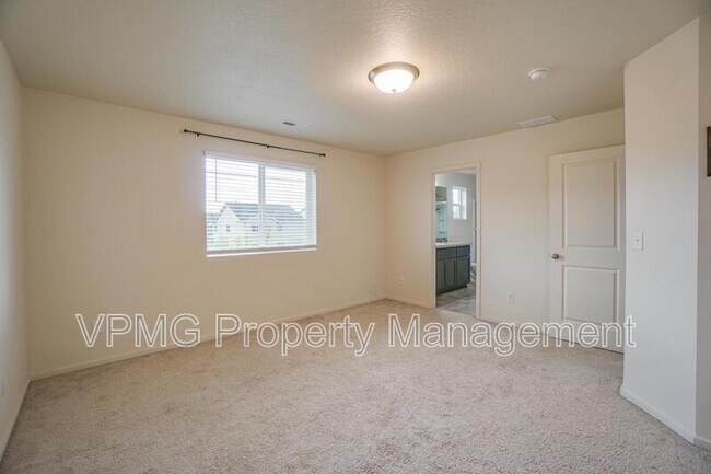 Building Photo - 11705 NE 131st Pl