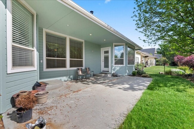 Building Photo - 3 Bedroom 3 Bathroom Home in Desirable Eag...