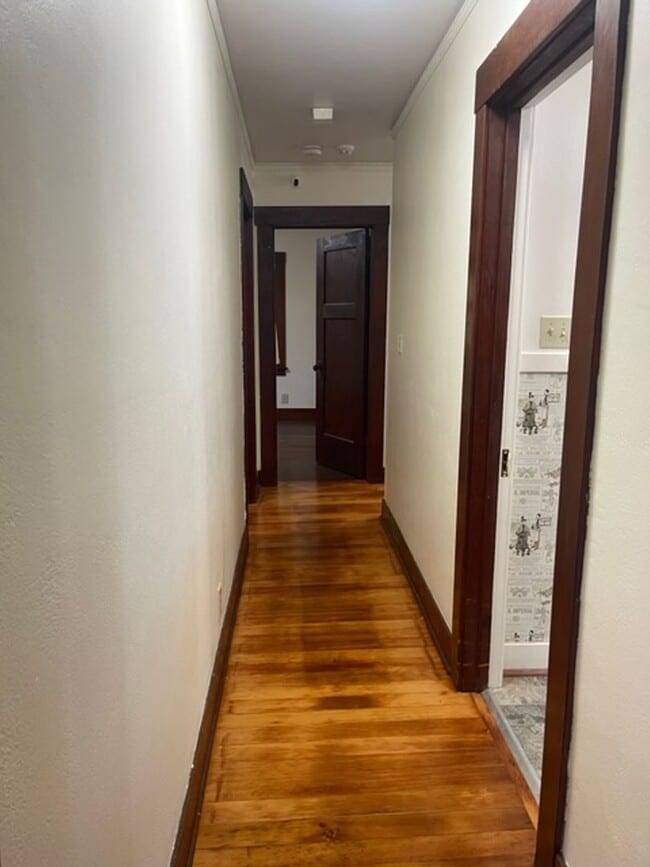 Building Photo - Spacious Craftsman Home