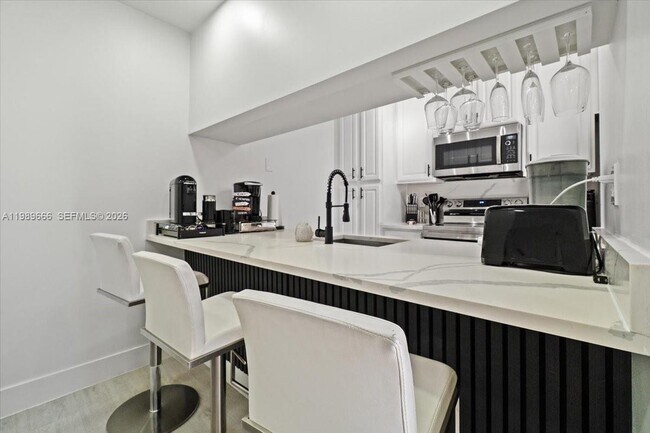 Building Photo - 3627 Cocoplum Cir