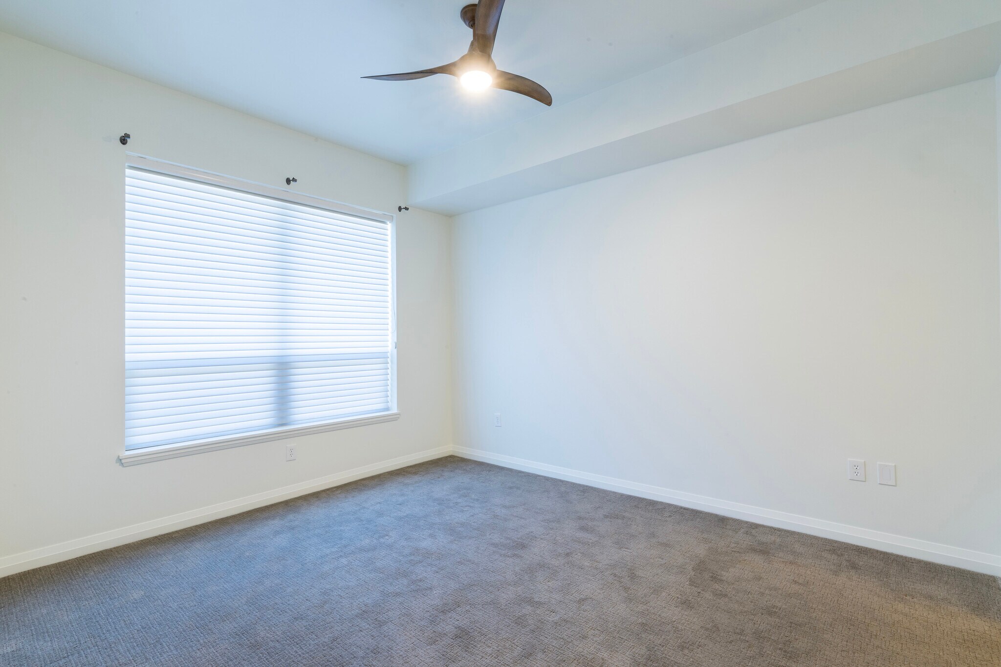 Building Photo - 350 S 200 E