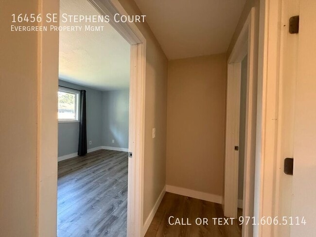 Building Photo - 16456 SE Stephens Ct
