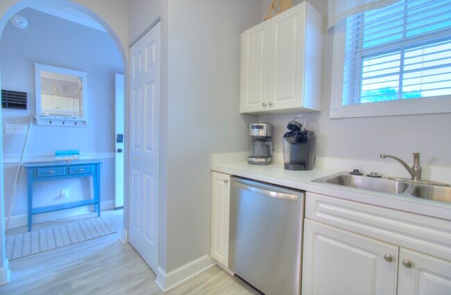Building Photo - 682 Riverwalk Dr