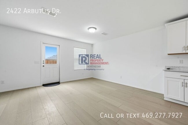 Building Photo - 2422 Arbutus Dr