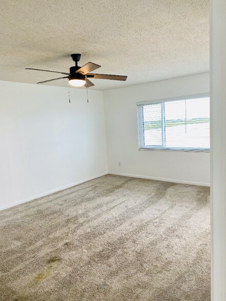 Building Photo - 200 S Sykes Creek Pkwy