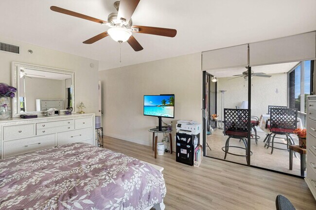 Building Photo - 6562 Boca Del Mar Dr