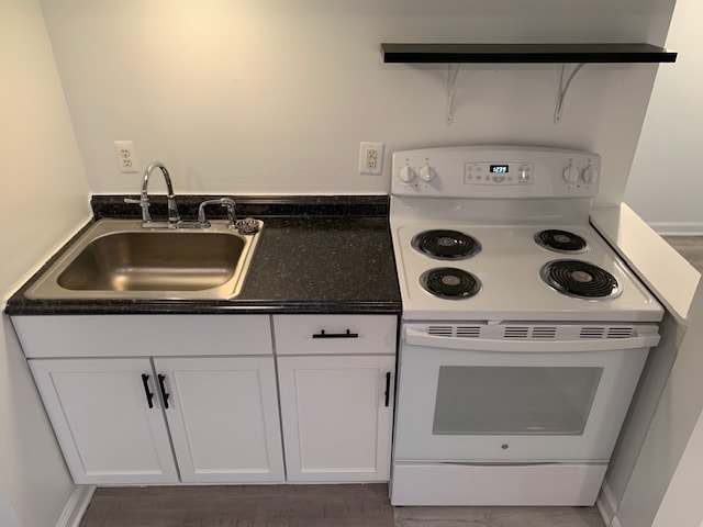 Stove, Sink, and Counter Space - 406 N Hamilton St
