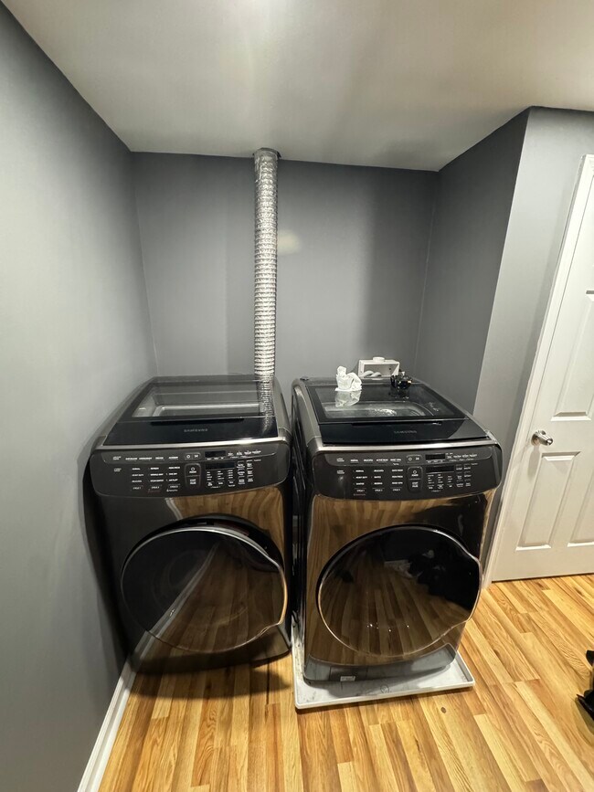 Building Photo - 8407 Finlay Ct