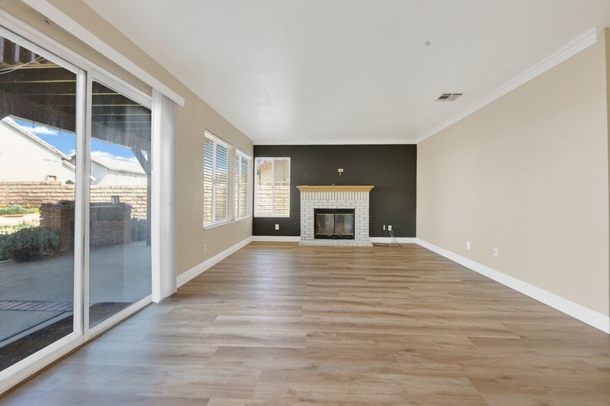 Building Photo - 3201 Angeleno Pl