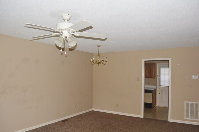 Building Photo - 2 Bed/ 1 Bath Duplex in Downtown Lillington