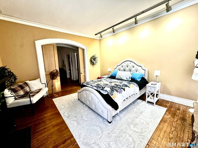 Building Photo - 95 Olive St