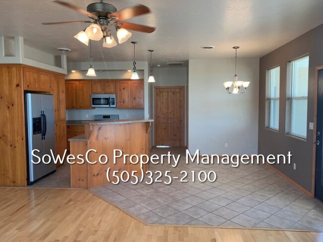 Building Photo - Large Southwest Custom Home!