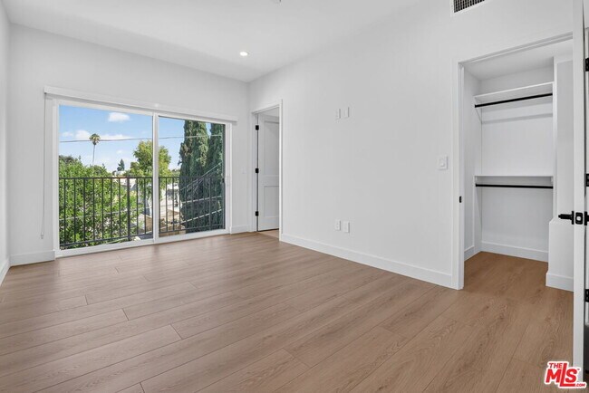 Building Photo - 11304 Collins St