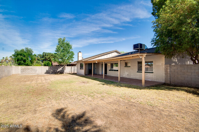 Building Photo - 9353 E Altadena Ave