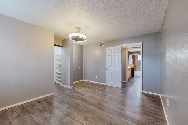 Building Photo - 2830 Floral Rd NW