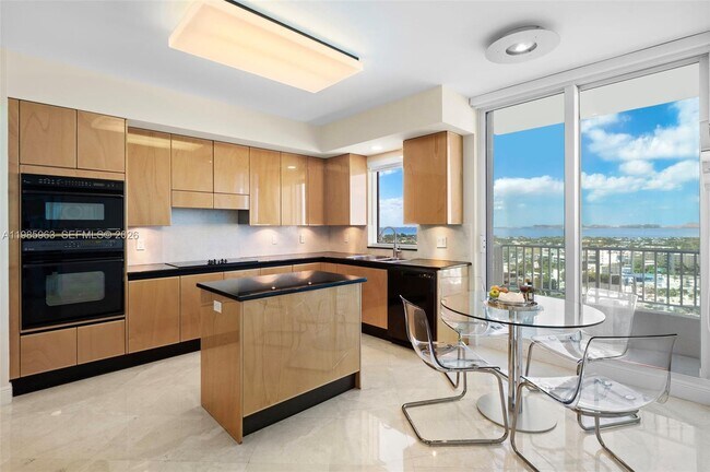 Building Photo - 781 Crandon Blvd