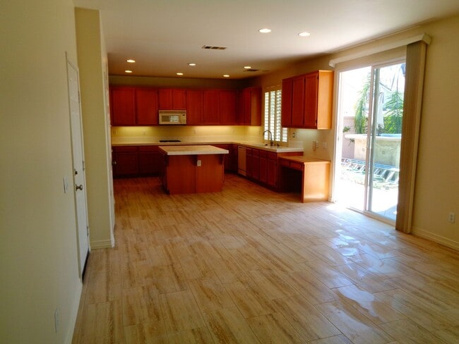 Building Photo - 1551 N Poconos Cir