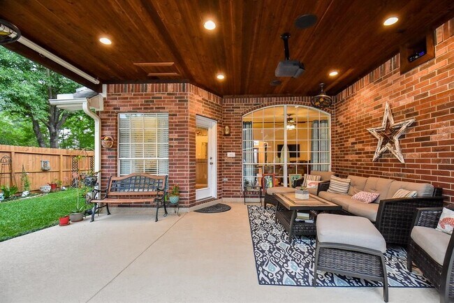 Building Photo - 18415 Little Fawn Dr