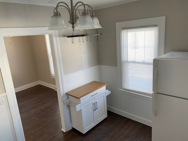 Building Photo - 436 Cross St