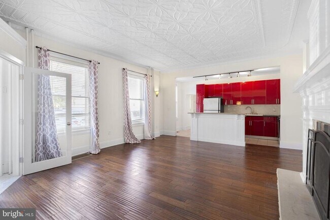 Building Photo - 2053 Christian St