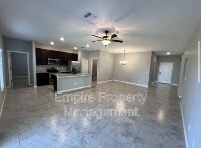 Building Photo - Modern & Spacious 3 Bed, 2 Bath Home in No...