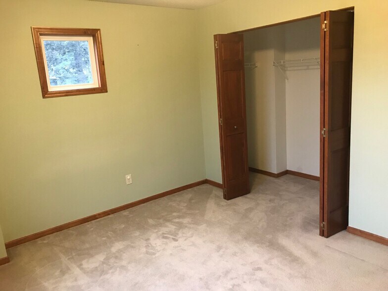 Upstairs bed 2 - 2641 New Century Pl E