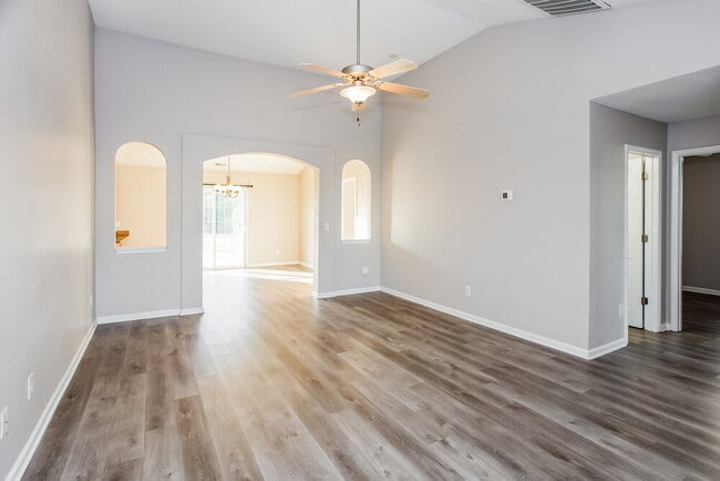 Building Photo - 234 Glencroft Dr