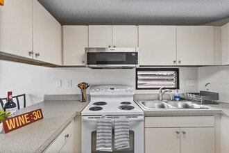 Building Photo - 909 Coolidge St