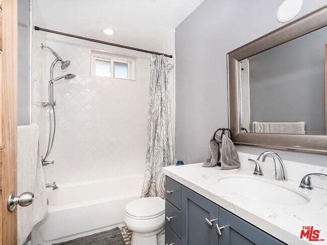 Building Photo - 6140 Rhodes Ave