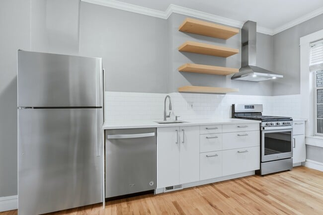 Building Photo - 1032 28th St