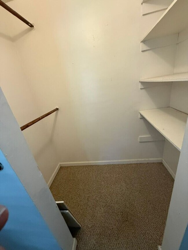 Building Photo - **STUDIO APARTMENT IN WRIGLEY AREA**  $1300MO