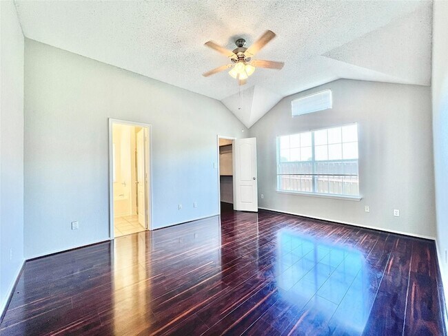 Building Photo - 2210 Green Mere Dr