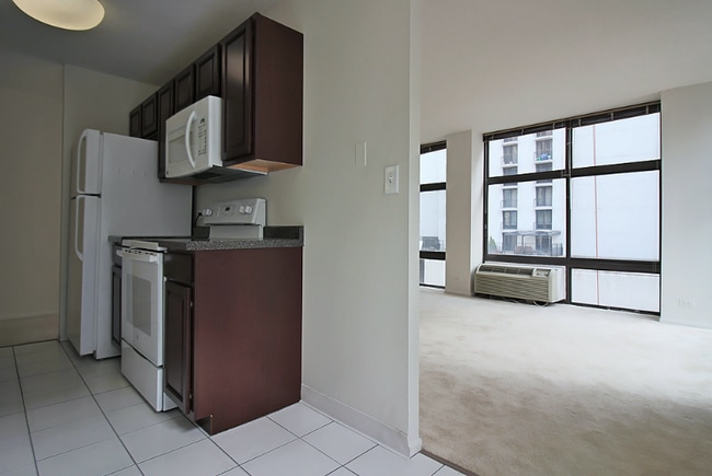 Building Photo - 1220 N Stone St