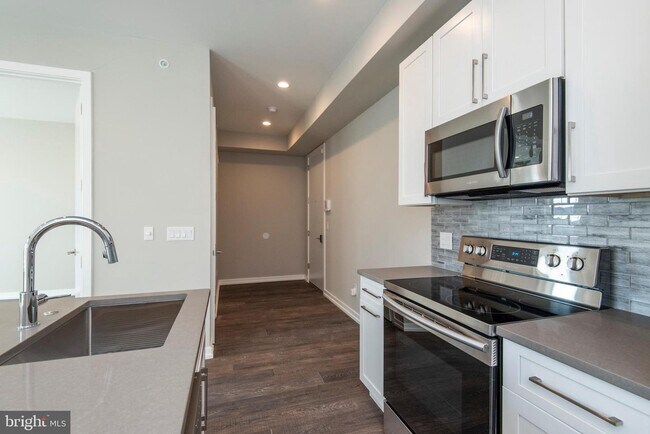 Building Photo - 1340 S 13th St