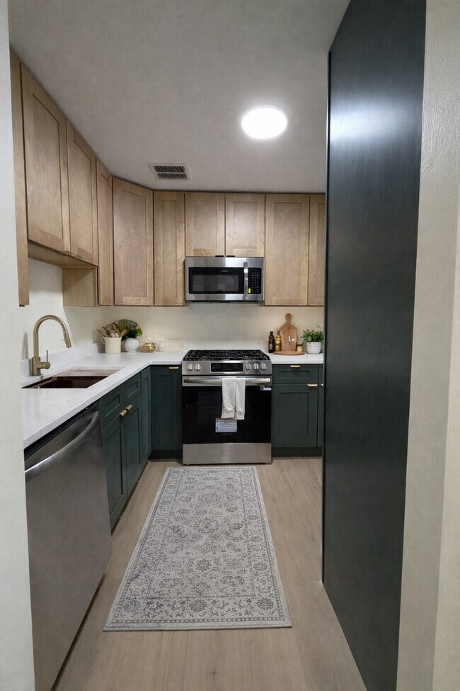 Building Photo - 16W481 Lake Dr